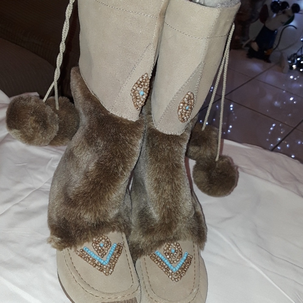 On Your Feet leather boots Size 7, NWOT